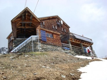 Bonn-Matreier-Hütte (2745 m)