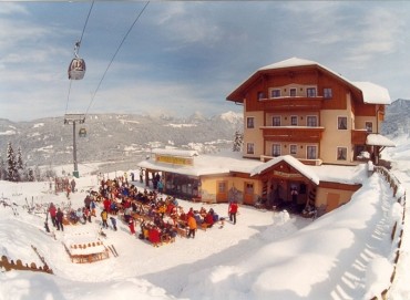 Aparthotel Ederhof / Tomy's Après-Ski-Bar (900 m)