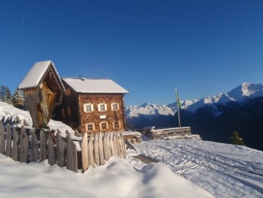 Polinikhütte (1873 m)