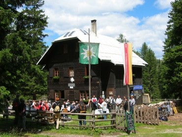 E.T.-Compton-Hütte (1600 m)